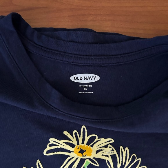 Old Navy Tee with a Bouquet of Flowers - Picture 5 of 8